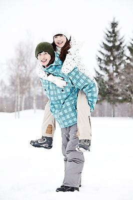 포토 JPG 주간 전신 해외기획촬영 커플 계절 여자 남자 여행 포즈 겨울 2010년일본 모션 자연 스키장 웃음 사람 동양인 20대 성인 야외 두명 앞모습 설원 한국인 눈 겨울여행 즐거움 스키복 업기 눈내림 청년만 성인만 국내포토 자연요소 옷 감정 뷰포인트 관계 날씨 스키 눈_날씨 표정 인종 청년 생태계 파일형식
