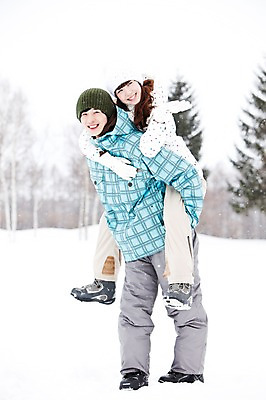 포토 JPG 주간 전신 해외기획촬영 커플 계절 여자 남자 여행 포즈 겨울 2010년일본 모션 자연 스키장 웃음 사람 동양인 20대 성인 야외 두명 앞모습 설원 한국인 눈 겨울여행 즐거움 스키복 업기 눈내림 청년만 성인만 국내포토 자연요소 옷 감정 뷰포인트 관계 날씨 스키 눈_날씨 표정 인종 청년 생태계 파일형식