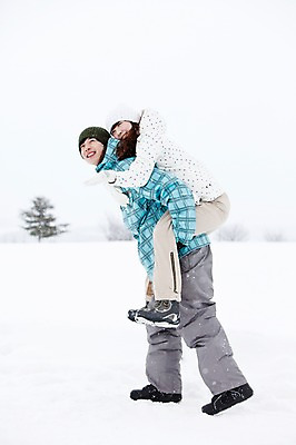 포토 JPG 주간 전신 해외기획촬영 커플 계절 여자 남자 여행 포즈 겨울 2010년일본 모션 자연 스키장 웃음 사람 동양인 20대 성인 야외 두명 옆모습 설원 한국인 눈 겨울여행 즐거움 스키복 업기 눈내림 청년만 성인만 국내포토 자연요소 옷 감정 뷰포인트 관계 날씨 스키 눈_날씨 표정 인종 청년 생태계 파일형식