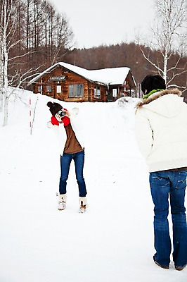포토 JPG 주간 전신 나무 해외기획촬영 커플 계절 여자 남자 여행 겨울 2010년일본 자연 눈사람 주택 사람 동양인 20대 성인 야외 두명 일본 사진촬영 한국인 추위 눈 통나무집 겨울여행 청년만 성인만 국내포토 자연요소 식물 아시아 관계 날씨 인종 청년 건물 촬영 생태계 파일형식