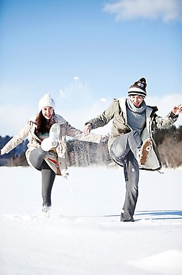 포토 JPG 주간 전신 나무 해외기획촬영 커플 계절 여자 남자 행복 여유 여행 포즈 겨울 장난 2010년일본 모션 자연 휴식 산 웃음 사람 동양인 20대 성인 야외 두명 앞모습 설원 손잡기 한국인 눈 킥 겨울여행 즐거움 청년만 성인만 국내포토 자연요소 식물 감정 뷰포인트 컨셉 관계 날씨 눈_날씨 표정 인종 청년 생태계 파일형식