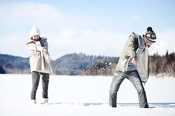 포토 JPG 주간 전신 나무 해외기획촬영 커플 계절 여자 남자 행복 여유 여행 포즈 겨울 장난 2010년일본 모션 자연 휴식 산 웃음 사람 동양인 20대 성인 야외 두명 설원 손잡기 한국인 눈 던지기 겨울여행 즐거움 눈싸움 청년만 성인만 국내포토 자연요소 식물 감정 컨셉 관계 날씨 눈_날씨 표정 인종 청년 생태계 싸움 파일형식