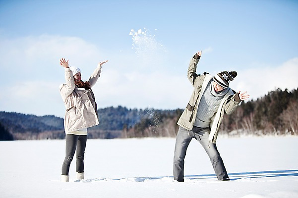 포토 JPG 주간 전신 나무 해외기획촬영 커플 계절 여자 남자 행복 여유 여행 포즈 겨울 장난 2010년일본 모션 자연 휴식 산 웃음 사람 동양인 20대 성인 야외 두명 옆모습 설원 손잡기 한국인 눈 겨울여행 즐거움 눈싸움 청년만 성인만 국내포토 자연요소 식물 감정 뷰포인트 컨셉 관계 날씨 눈_날씨 표정 인종 청년 생태계 싸움 파일형식