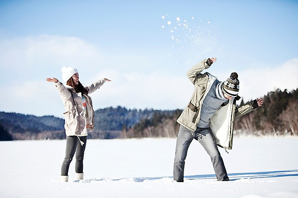 포토 JPG 주간 전신 나무 해외기획촬영 커플 계절 여자 남자 행복 여유 여행 포즈 겨울 장난 2010년일본 모션 자연 휴식 산 웃음 사람 동양인 20대 성인 야외 두명 옆모습 설원 손잡기 한국인 눈 겨울여행 즐거움 눈싸움 청년만 성인만 국내포토 자연요소 식물 감정 뷰포인트 컨셉 관계 날씨 눈_날씨 표정 인종 청년 생태계 싸움 파일형식