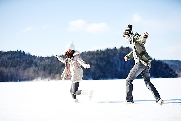포토 JPG 주간 전신 나무 해외기획촬영 커플 계절 여자 남자 행복 여유 여행 포즈 겨울 장난 2010년일본 모션 자연 휴식 산 웃음 사람 동양인 20대 성인 야외 두명 옆모습 달리기 설원 손잡기 한국인 눈 겨울여행 즐거움 청년만 성인만 국내포토 자연요소 식물 감정 뷰포인트 컨셉 관계 날씨 눈_날씨 표정 인종 청년 생태계 파일형식