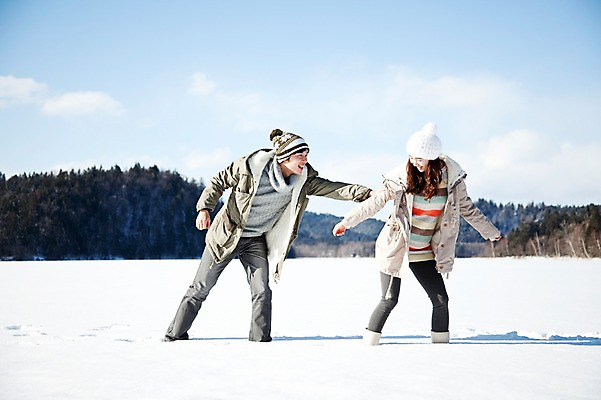 포토 JPG 주간 전신 나무 해외기획촬영 커플 계절 여자 남자 행복 여유 여행 포즈 겨울 장난 2010년일본 모션 자연 휴식 산 웃음 사람 동양인 20대 성인 야외 두명 옆모습 설원 손잡기 한국인 눈 잡기 겨울여행 즐거움 청년만 성인만 국내포토 자연요소 식물 감정 뷰포인트 컨셉 관계 날씨 눈_날씨 표정 인종 청년 생태계 파일형식
