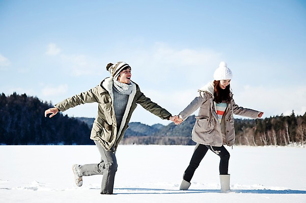 포토 JPG 주간 전신 나무 해외기획촬영 커플 계절 여자 남자 행복 여유 여행 포즈 겨울 2010년일본 모션 자연 휴식 산 웃음 사람 동양인 20대 성인 야외 두명 옆모습 달리기 설원 손잡기 한국인 눈 겨울여행 즐거움 청년만 성인만 국내포토 자연요소 식물 감정 뷰포인트 컨셉 관계 날씨 눈_날씨 표정 인종 청년 생태계 파일형식