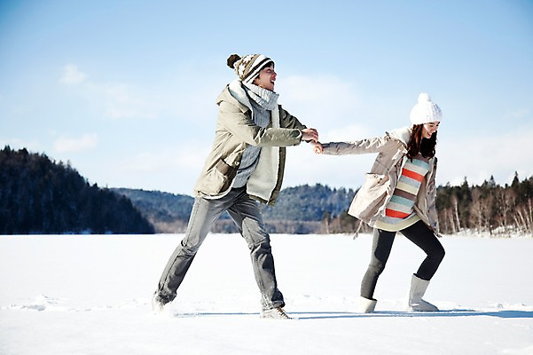포토 JPG 주간 전신 나무 해외기획촬영 커플 계절 여자 남자 행복 여유 여행 포즈 겨울 2010년일본 모션 자연 휴식 산 웃음 사람 동양인 20대 성인 야외 두명 옆모습 달리기 설원 손잡기 한국인 눈 겨울여행 즐거움 청년만 성인만 국내포토 자연요소 식물 감정 뷰포인트 컨셉 관계 날씨 눈_날씨 표정 인종 청년 생태계 파일형식