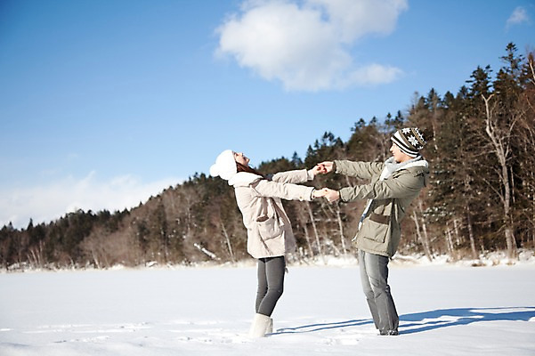 포토 JPG 주간 전신 나무 해외기획촬영 커플 계절 여자 남자 행복 여유 여행 포즈 겨울 2010년일본 모션 자연 휴식 산 서기 웃음 사람 동양인 20대 성인 야외 두명 옆모습 설원 손잡기 한국인 올려보기 눈 겨울여행 즐거움 청년만 성인만 국내포토 자연요소 식물 감정 뷰포인트 컨셉 관계 날씨 눈_날씨 표정 인종 청년 생태계 파일형식