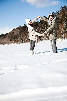 포토 JPG 주간 전신 나무 해외기획촬영 커플 계절 여자 남자 행복 여유 여행 포즈 겨울 2010년일본 모션 자연 휴식 산 서기 웃음 사람 동양인 20대 성인 야외 두명 옆모습 설원 손잡기 한국인 눈 겨울여행 즐거움 청년만 성인만 국내포토 자연요소 식물 감정 뷰포인트 컨셉 관계 날씨 눈_날씨 표정 인종 청년 생태계 파일형식