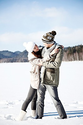 포토 JPG 주간 전신 나무 해외기획촬영 커플 계절 여자 남자 행복 여유 여행 겨울 2010년일본 안기 포옹 자연 휴식 산 웃음 사람 동양인 20대 성인 야외 두명 마주보기 설원 한국인 눈 겨울여행 즐거움 청년만 성인만 국내포토 자연요소 식물 감정 컨셉 관계 모션 날씨 눈_날씨 표정 인종 청년 생태계 파일형식