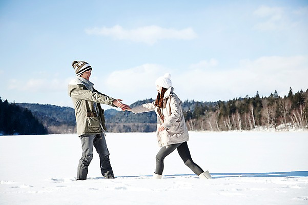 포토 JPG 주간 전신 나무 해외기획촬영 커플 계절 여자 남자 행복 여유 여행 겨울 장난 2010년일본 자연 휴식 산 웃음 사람 동양인 20대 성인 야외 두명 옆모습 마주보기 설원 손잡기 한국인 눈 겨울여행 즐거움 청년만 성인만 국내포토 자연요소 식물 감정 뷰포인트 컨셉 관계 모션 날씨 눈_날씨 표정 인종 청년 생태계 파일형식