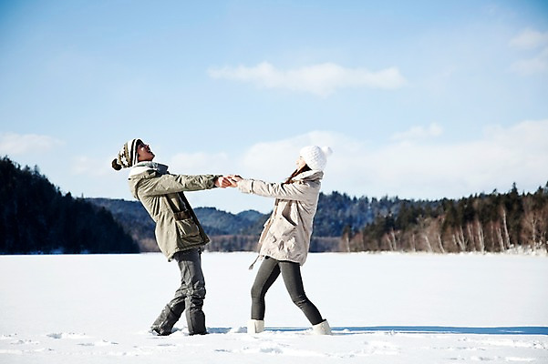 포토 JPG 주간 전신 나무 해외기획촬영 커플 계절 여자 남자 행복 여유 여행 겨울 장난 2010년일본 자연 휴식 산 웃음 사람 동양인 20대 성인 야외 두명 옆모습 마주보기 설원 손잡기 한국인 올려보기 눈 겨울여행 즐거움 청년만 성인만 국내포토 자연요소 식물 감정 뷰포인트 컨셉 관계 모션 날씨 눈_날씨 표정 인종 청년 생태계 파일형식