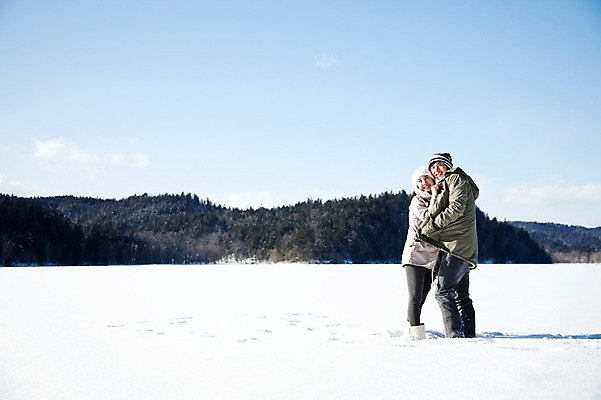 포토 JPG 주간 전신 나무 해외기획촬영 커플 계절 여자 남자 행복 여유 여행 겨울 2010년일본 안기 포옹 자연 휴식 산 서기 웃음 사람 동양인 20대 성인 야외 두명 옆모습 설원 한국인 눈 겨울여행 즐거움 청년만 성인만 국내포토 자연요소 식물 감정 뷰포인트 컨셉 관계 모션 날씨 눈_날씨 표정 인종 청년 생태계 파일형식