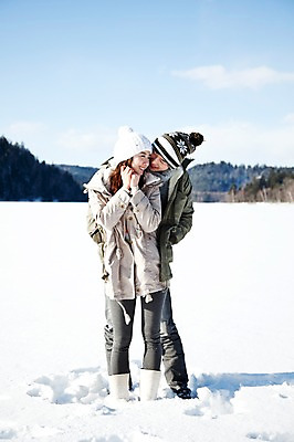 포토 JPG 주간 전신 나무 해외기획촬영 커플 계절 여자 남자 행복 여유 여행 겨울 2010년일본 안기 포옹 자연 휴식 산 서기 웃음 사람 동양인 20대 성인 야외 두명 설원 한국인 눈 겨울여행 즐거움 청년만 성인만 국내포토 자연요소 식물 감정 컨셉 관계 모션 날씨 눈_날씨 표정 인종 청년 생태계 파일형식