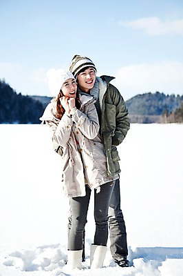 포토 JPG 주간 전신 나무 해외기획촬영 커플 계절 여자 남자 행복 여유 여행 겨울 2010년일본 자연 휴식 산 서기 웃음 사람 동양인 20대 성인 야외 두명 설원 한국인 눈 겨울여행 즐거움 청년만 성인만 국내포토 자연요소 식물 감정 컨셉 관계 모션 날씨 눈_날씨 표정 인종 청년 생태계 파일형식