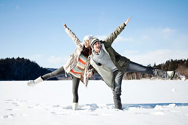 포토 JPG 주간 전신 나무 해외기획촬영 커플 계절 여자 남자 행복 여유 여행 포즈 겨울 2010년일본 모션 자연 휴식 산 웃음 사람 동양인 20대 성인 야외 두명 설원 기댐 만세 한국인 눈 킥 겨울여행 즐거움 청년만 성인만 국내포토 자연요소 식물 감정 컨셉 관계 날씨 눈_날씨 표정 인종 청년 생태계 파일형식