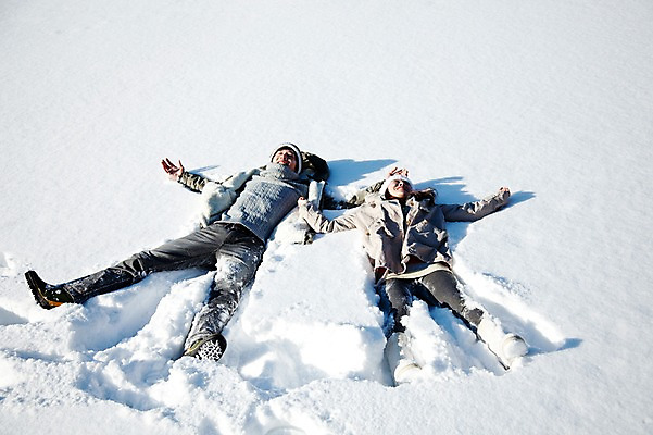 포토 JPG 주간 전신 나무 해외기획촬영 커플 계절 여자 남자 행복 여유 여행 겨울 2010년일본 자연 휴식 산 웃음 사람 동양인 20대 성인 야외 두명 하이앵글 눕기 설원 한국인 눈 겨울여행 즐거움 청년만 성인만 국내포토 자연요소 식물 감정 뷰포인트 컨셉 관계 모션 날씨 눈_날씨 표정 인종 청년 생태계 파일형식