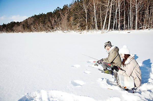 포토 JPG 주간 전신 나무 해외기획촬영 커플 계절 여자 남자 행복 호수 여유 여행 겨울 2010년일본 자연 낚시 휴식 산 웃음 사람 앉기 동양인 20대 성인 야외 두명 옆모습 설원 한국인 눈 겨울여행 즐거움 얼음낚시 청년만 성인만 국내포토 자연요소 식물 감정 뷰포인트 컨셉 관계 모션 레저 날씨 눈_날씨 표정 인종 청년 생태계 파일형식