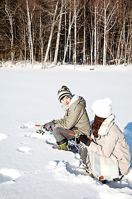 포토 JPG 주간 전신 나무 해외기획촬영 커플 계절 여자 남자 행복 호수 여유 여행 겨울 2010년일본 자연 낚시 휴식 산 웃음 사람 앉기 동양인 20대 성인 야외 두명 옆모습 마주보기 설원 한국인 눈 겨울여행 즐거움 얼음낚시 청년만 성인만 국내포토 자연요소 식물 감정 뷰포인트 컨셉 관계 모션 레저 날씨 눈_날씨 표정 인종 청년 생태계 파일형식