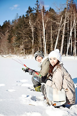 포토 JPG 주간 전신 나무 해외기획촬영 커플 계절 여자 남자 행복 호수 여유 여행 겨울 2010년일본 자연 낚시 휴식 산 웃음 사람 앉기 동양인 20대 성인 야외 두명 옆모습 설원 한국인 눈 겨울여행 즐거움 얼음낚시 청년만 성인만 국내포토 자연요소 식물 감정 뷰포인트 컨셉 관계 모션 레저 날씨 눈_날씨 표정 인종 청년 생태계 파일형식