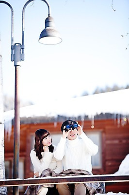 포토 JPG 주간 전신 나무 해외기획촬영 라이프스타일 커플 응시 계절 여자 남자 행복 여유 여행 겨울 가로등 2010년일본 자연 휴식 미소 웃음 사람 앉기 동양인 20대 성인 야외 두명 기댐 다정 망원경 한국인 발코니 눈 담요 겨울여행 고드름 청년만 성인만 국내포토 자연요소 식물 시선 공공시설 감정 컨셉 관계 모션 날씨 표정 인종 청년 생활 얼음 생태계 파일형식