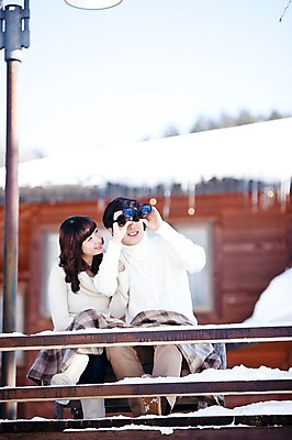 포토 JPG 주간 전신 나무 해외기획촬영 라이프스타일 커플 응시 계절 여자 남자 행복 여유 여행 겨울 가로등 2010년일본 자연 휴식 미소 웃음 사람 앉기 동양인 20대 성인 야외 두명 기댐 다정 망원경 한국인 발코니 눈 담요 겨울여행 고드름 청년만 성인만 국내포토 자연요소 식물 시선 공공시설 감정 컨셉 관계 모션 날씨 표정 인종 청년 생활 얼음 생태계 파일형식