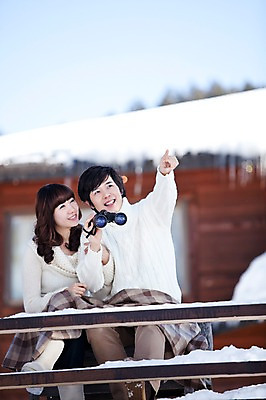 포토 JPG 주간 전신 나무 해외기획촬영 라이프스타일 커플 계절 여자 남자 행복 여유 여행 겨울 가로등 2010년일본 자연 휴식 미소 웃음 사람 앉기 동양인 손짓 20대 성인 야외 두명 기댐 다정 망원경 한국인 발코니 눈 가리킴 담요 겨울여행 고드름 청년만 성인만 국내포토 자연요소 식물 공공시설 감정 컨셉 관계 모션 날씨 표정 인종 청년 생활 얼음 생태계 파일형식