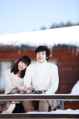 포토 JPG 주간 전신 나무 해외기획촬영 라이프스타일 커플 계절 여자 남자 행복 여유 여행 겨울 가로등 2010년일본 자연 휴식 미소 웃음 사람 앉기 동양인 20대 성인 야외 두명 기댐 다정 망원경 한국인 발코니 눈 담요 겨울여행 고드름 청년만 성인만 국내포토 자연요소 식물 공공시설 감정 컨셉 관계 모션 날씨 표정 인종 청년 생활 얼음 생태계 파일형식