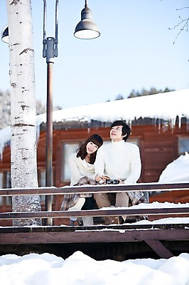 포토 JPG 주간 전신 나무 해외기획촬영 라이프스타일 커플 계절 여자 남자 행복 여유 여행 겨울 가로등 2010년일본 자연 휴식 미소 웃음 사람 앉기 동양인 20대 성인 야외 두명 기댐 다정 한국인 발코니 눈 담요 겨울여행 고드름 청년만 성인만 국내포토 자연요소 식물 공공시설 감정 컨셉 관계 모션 날씨 표정 인종 청년 생활 얼음 생태계 파일형식