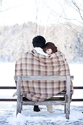 포토 JPG 주간 전신 나무 해외기획촬영 라이프스타일 커플 계절 공원 여자 남자 행복 여행 겨울 의자 2010년일본 자연 사람 앉기 동양인 20대 성인 야외 두명 옆모습 울타리 기댐 다정 한국인 뒤돌아보기 담요 겨울여행 이마맞대기 청년만 성인만 국내포토 자연요소 식물 공공시설 감정 뷰포인트 가구 컨셉 관계 모션 인종 청년 생활 담장 생태계 얼굴맞대기 파일형식