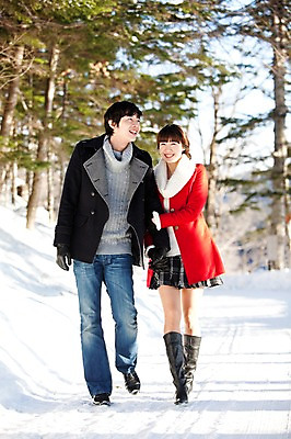 포토 JPG 주간 전신 나무 해외기획촬영 커플 계절 공원 여자 남자 행복 여유 여행 포즈 장갑 겨울 2010년일본 모션 자연 휴식 웃음 사람 동양인 20대 성인 야외 두명 걷기 산책 한국인 눈 숲 겨울여행 즐거움 가죽장갑 청년만 성인만 국내포토 자연요소 식물 잡화 공공시설 감정 컨셉 관계 날씨 표정 인종 청년 생태계 파일형식