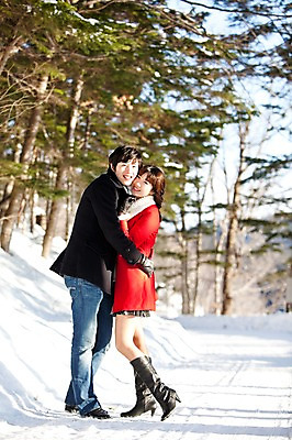 포토 JPG 주간 전신 나무 해외기획촬영 커플 계절 공원 여자 남자 행복 여유 여행 포즈 장갑 겨울 2010년일본 안기 모션 포옹 자연 휴식 서기 웃음 사람 동양인 20대 성인 야외 두명 옆모습 산책 한국인 눈 숲 겨울여행 즐거움 가죽장갑 청년만 성인만 국내포토 자연요소 식물 잡화 공공시설 감정 뷰포인트 컨셉 관계 날씨 표정 인종 청년 생태계 파일형식