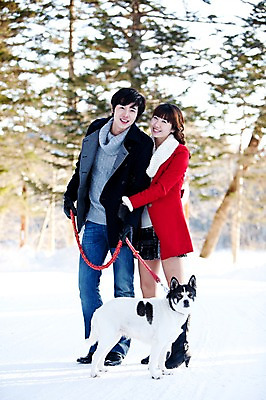 포토 JPG 주간 전신 나무 해외기획촬영 커플 계절 공원 여자 남자 행복 반려견 여유 여행 포즈 장갑 겨울 2010년일본 모션 자연 휴식 서기 웃음 사람 동양인 20대 성인 야외 두명 팔짱 산책 한국인 눈 강아지 숲 겨울여행 즐거움 가죽장갑 반려 청년만 성인만 국내포토 자연요소 식물 잡화 공공시설 감정 컨셉 관계 날씨 표정 인종 청년 반려동물 개 생태계 파일형식