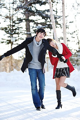 포토 JPG 주간 전신 나무 해외기획촬영 커플 계절 공원 여자 남자 행복 여유 여행 포즈 장갑 겨울 2010년일본 모션 자연 휴식 서기 웃음 사람 동양인 20대 성인 야외 두명 팔짱 산책 한국인 눈 잡기 숲 겨울여행 즐거움 가죽장갑 청년만 성인만 국내포토 자연요소 식물 잡화 공공시설 감정 컨셉 관계 날씨 표정 인종 청년 생태계 파일형식