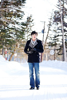 포토 JPG 주간 전신 나무 해외기획촬영 계절 공원 남자 여행 장갑 겨울 2010년일본 자연 한명 서기 사람 동양인 20대 성인 야외 한국인 눈 숲 겨울여행 가죽장갑 남자만 남자한명만 성인남자만 청년만 청년남자만 청년남자한명만 성인한명만 성인남자한명만 성인만 국내포토 자연요소 식물 1 잡화 공공시설 모션 날씨 인종 청년 생태계 파일형식