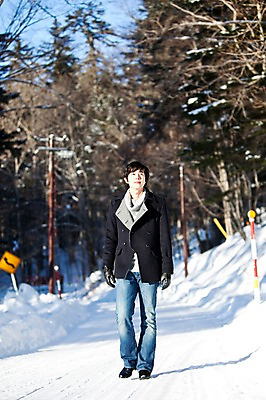 포토 JPG 주간 전신 나무 해외기획촬영 계절 공원 남자 여행 장갑 겨울 2010년일본 자연 한명 사람 동양인 20대 성인 야외 걷기 한국인 눈 숲 겨울여행 가죽장갑 남자만 남자한명만 성인남자만 청년만 청년남자만 청년남자한명만 성인한명만 성인남자한명만 성인만 국내포토 자연요소 식물 1 잡화 공공시설 모션 날씨 인종 청년 생태계 파일형식