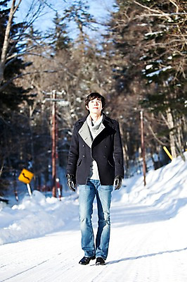 포토 JPG 주간 전신 나무 해외기획촬영 계절 공원 남자 여행 장갑 겨울 2010년일본 자연 한명 사람 동양인 20대 성인 야외 걷기 한국인 눈 숲 겨울여행 가죽장갑 남자만 남자한명만 성인남자만 청년만 청년남자만 청년남자한명만 성인한명만 성인남자한명만 성인만 국내포토 자연요소 식물 1 잡화 공공시설 모션 날씨 인종 청년 생태계 파일형식