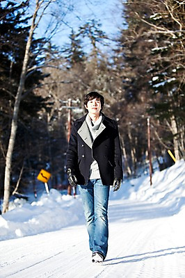 포토 JPG 주간 전신 나무 해외기획촬영 계절 공원 남자 여행 장갑 겨울 2010년일본 자연 한명 사람 동양인 20대 성인 야외 걷기 한국인 눈 숲 겨울여행 가죽장갑 남자만 남자한명만 성인남자만 청년만 청년남자만 청년남자한명만 성인한명만 성인남자한명만 성인만 국내포토 자연요소 식물 1 잡화 공공시설 모션 날씨 인종 청년 생태계 파일형식