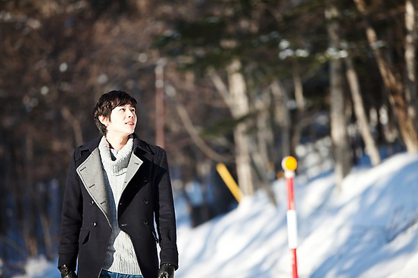 포토 JPG 주간 나무 해외기획촬영 계절 공원 남자 여행 겨울 2010년일본 자연 한명 사람 동양인 상반신 20대 성인 야외 한국인 올려보기 눈 숲 겨울여행 남자만 남자한명만 성인남자만 청년만 청년남자만 청년남자한명만 성인한명만 성인남자한명만 성인만 국내포토 자연요소 식물 1 공공시설 모션 날씨 인종 청년 생태계 파일형식