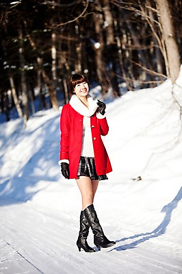 포토 JPG 주간 전신 나무 해외기획촬영 계절 공원 여자 여행 포즈 장갑 겨울 2010년일본 모션 자연 부츠 한명 서기 웃음 사람 동양인 20대 성인 야외 한국인 눈 숲 겨울여행 즐거움 가죽장갑 빨간코트 여자만 여자한명만 성인여자만 청년만 청년여자만 성인한명만 청년여자한명만 성인여자한명만 성인만 국내포토 자연요소 식물 1 잡화 공공시설 감정 신발 날씨 표정 인종 청년 생태계 파일형식