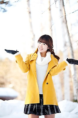 포토 JPG 주간 해외기획촬영 계절 공원 여자 행복 여행 포즈 장갑 겨울 2010년일본 모션 자연 한명 서기 웃음 사람 동양인 손짓 상반신 20대 성인 야외 노란색 한국인 코트 눈 숲 겨울여행 즐거움 가죽장갑 여자만 여자한명만 성인여자만 청년만 청년여자만 성인한명만 청년여자한명만 성인여자한명만 성인만 국내포토 자연요소 1 잡화 공공시설 감정 컬러 날씨 표정 인종 청년 외투 생태계 파일형식