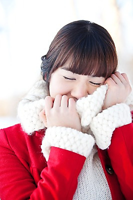 포토 JPG 주간 해외기획촬영 계절 공원 여자 행복 여행 겨울 2010년일본 자연 한명 사람 동양인 상반신 20대 성인 야외 눈감음 한국인 숲 겨울여행 빨간코트 여자만 여자한명만 성인여자만 청년만 청년여자만 성인한명만 청년여자한명만 성인여자한명만 성인만 국내포토 자연요소 1 공공시설 감정 모션 인종 청년 생태계 파일형식