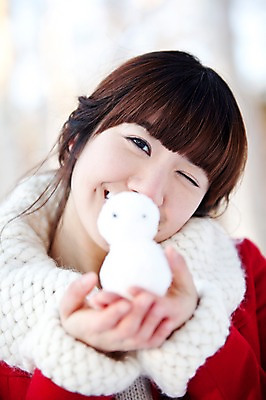 포토 JPG 주간 해외기획촬영 계절 공원 여자 여행 겨울 2010년일본 자연 눈사람 윙크 한명 웃음 들기 사람 동양인 근접촬영 상반신 20대 성인 야외 한국인 눈 숲 겨울여행 즐거움 보여주기 빨간코트 여자만 여자한명만 성인여자만 청년만 청년여자만 성인한명만 청년여자한명만 성인여자한명만 성인만 국내포토 자연요소 1 공공시설 감정 뷰포인트 모션 날씨 표정 인종 청년 생태계 파일형식