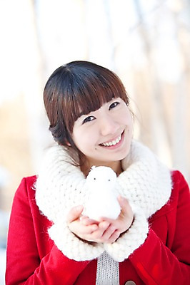 포토 JPG 주간 해외기획촬영 계절 공원 여자 여행 겨울 2010년일본 자연 눈사람 한명 웃음 들기 사람 동양인 상반신 20대 성인 야외 한국인 눈 숲 겨울여행 즐거움 보여주기 빨간코트 여자만 여자한명만 성인여자만 청년만 청년여자만 성인한명만 청년여자한명만 성인여자한명만 성인만 국내포토 자연요소 1 공공시설 감정 모션 날씨 표정 인종 청년 생태계 파일형식