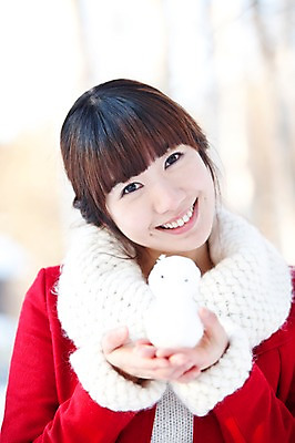 포토 JPG 주간 해외기획촬영 계절 공원 여자 여행 겨울 2010년일본 자연 눈사람 한명 웃음 들기 사람 동양인 상반신 20대 성인 야외 한국인 눈 숲 겨울여행 즐거움 보여주기 빨간코트 여자만 여자한명만 성인여자만 청년만 청년여자만 성인한명만 청년여자한명만 성인여자한명만 성인만 국내포토 자연요소 1 공공시설 감정 모션 날씨 표정 인종 청년 생태계 파일형식