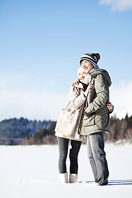 포토 JPG 주간 전신 해외기획촬영 커플 계절 여자 남자 행복 여유 여행 포즈 겨울 2010년일본 안기 모션 포옹 자연 휴식 서기 웃음 사람 동양인 20대 성인 야외 두명 옆모습 설원 기댐 한국인 눈 겨울여행 즐거움 청년만 성인만 국내포토 자연요소 감정 뷰포인트 컨셉 관계 날씨 눈_날씨 표정 인종 청년 생태계 파일형식