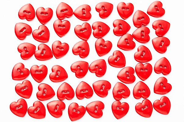 포토 JPG 스튜디오촬영 백그라운드 단추 실내 사람없음 빨간색 여러개 하트 바느질도구 오브젝트 국내포토 모양 컬러 다수 내부 파일형식