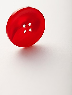 포토 JPG 스튜디오촬영 백그라운드 단추 실내 근접촬영 사람없음 빨간색 한개 바느질도구 오브젝트 국내포토 1 뷰포인트 컬러 내부 파일형식