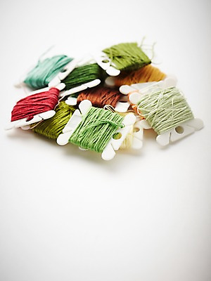 포토 JPG 스튜디오촬영 백그라운드 단추 실내 사람없음 컬러풀 실 바느질도구 오브젝트 실타래 국내포토 컬러 내부 파일형식